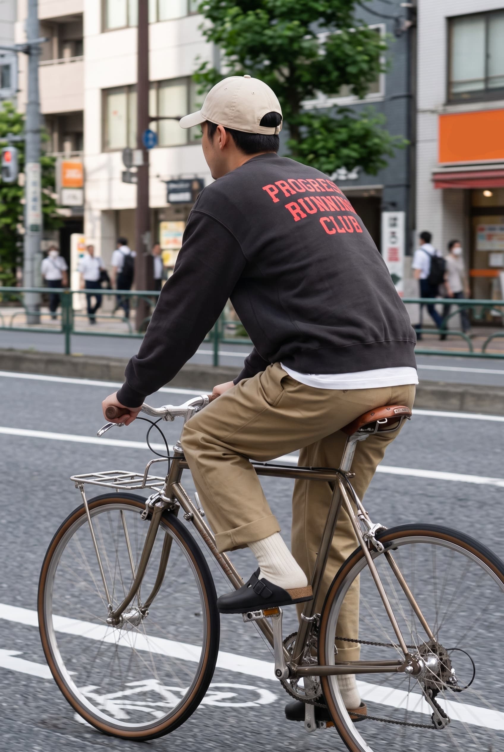 フーディーとキャップのスタイリング