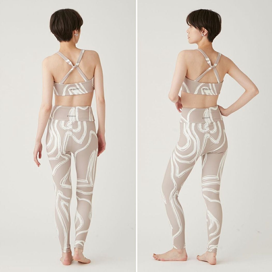 emmi ヨガウェア ベージュ 月模様 ONLINE LIMITED emmi yoga NEW COLLECTION │ emmi（エミ）公式サイト