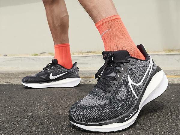 ナイキ NIKE VOMERO 17 ボメロ 17 メンズ ブラック 黒 スポーツ