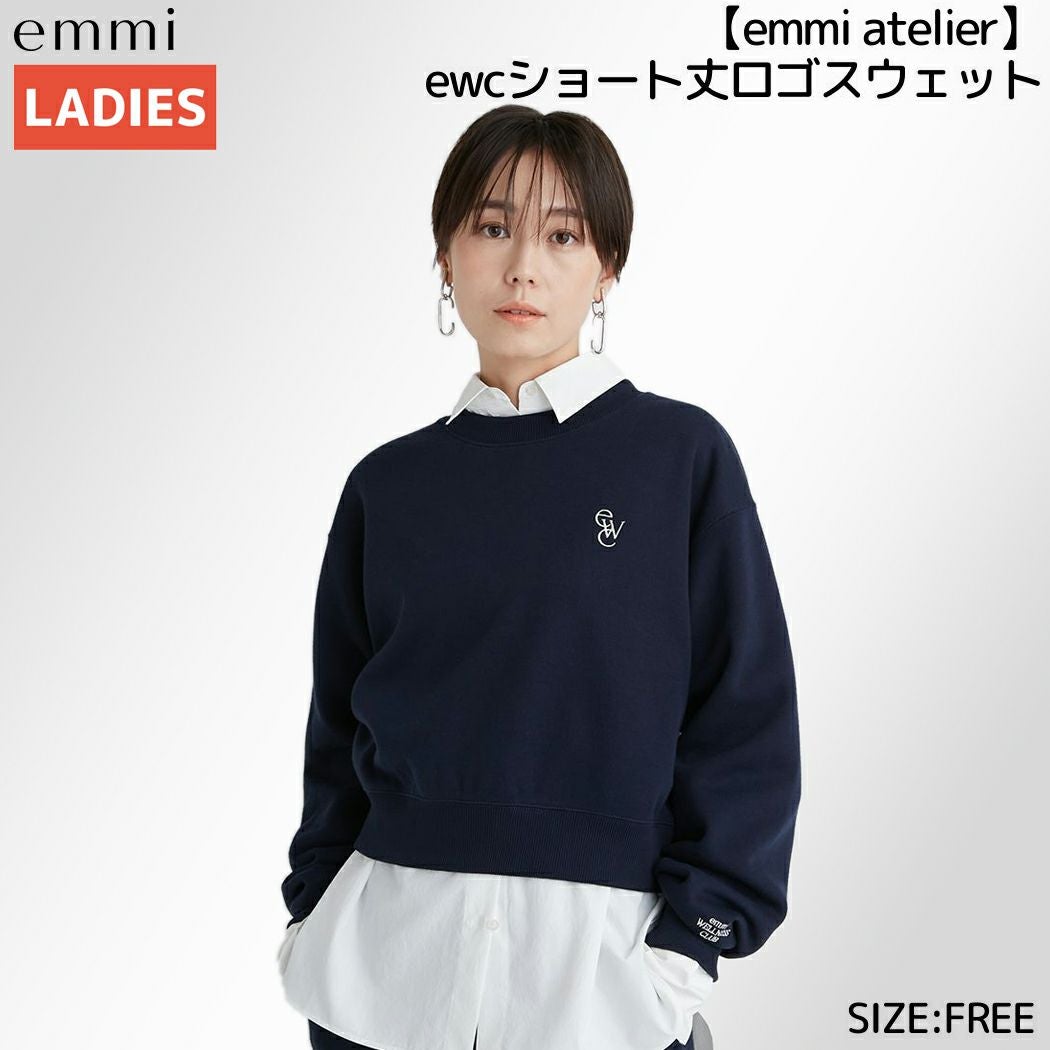 emmiのトレーナー（ネイビー） エミ emmi emmi atelier ewcショート丈ロゴスウェット レディース