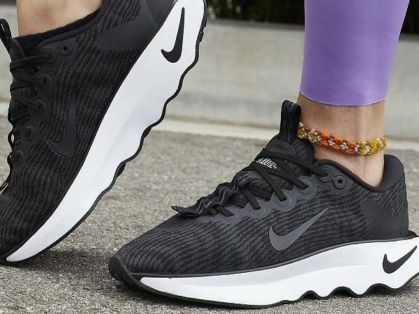 ナイキ NIKE MOTIVA モティバ レディース ブラック 黒 スポーツ