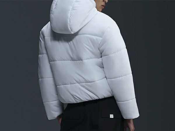 NIKE ナイロンジャケット レディース Mサイズ ルーズフィット NIKE（ナイキ） レディース 中綿ジャケット ウィメンズ ウィメンズ