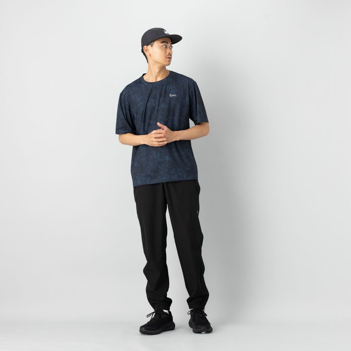 インフィット ライトウェイトテックグラフィックハーフスリーブTシャツ
