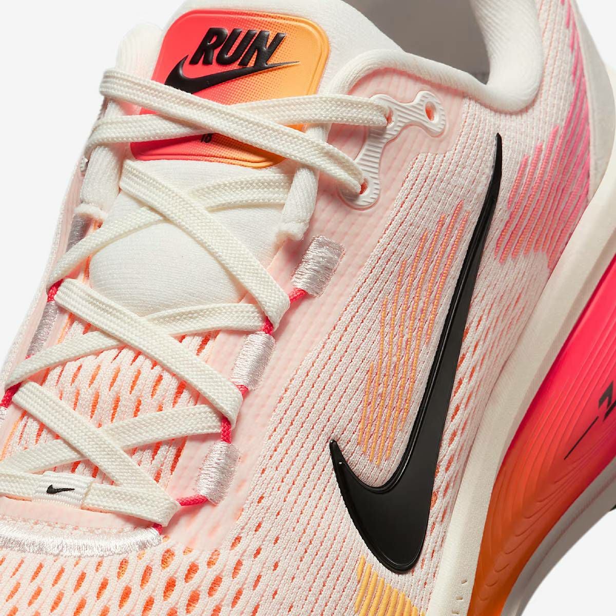 Nike ボメロ18 26㎝　新品 ホワイト/オレンジ/イエロー ナイキ NIKE AIR ZOOM VOMERO 18 エア ズーム ボメロ 18 レディース