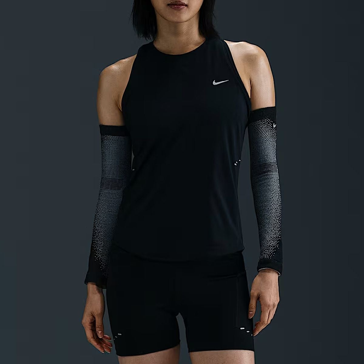 新品⭐︎ NIKE Oneナイキワンクラシック Dri-FIT タンクトップ2枚 ナイキ ドライフィット ワン クラシック タンクトップ レディース NIKE