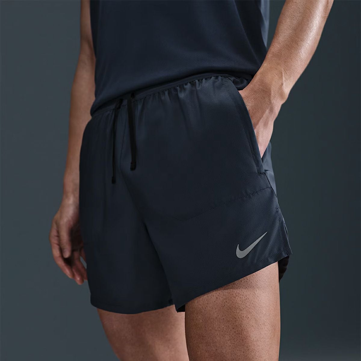 Nike ストライド ランニングトップ Mサイズ黒【新品・4,931円OFF】 NIKE公式】ナイキ ストライド メンズ Dri-FIT ADV ショートスリーブ