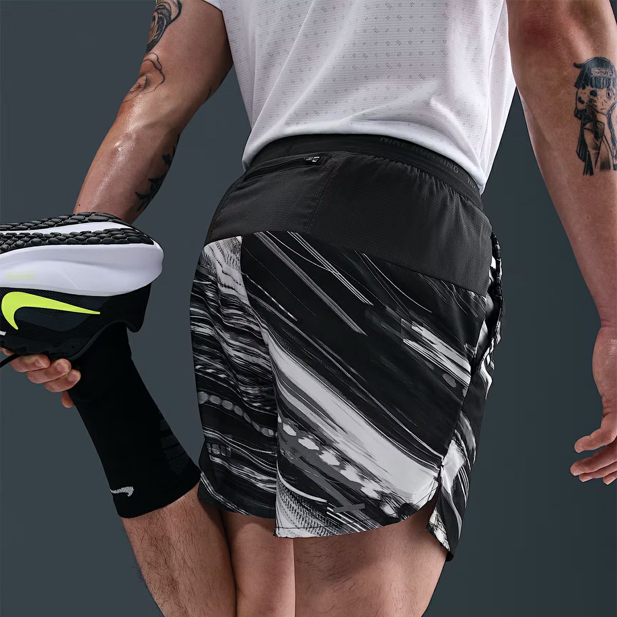 ナイキ ストライド ランニングショートパンツ NIKE Dri-FIT | スポーツ
