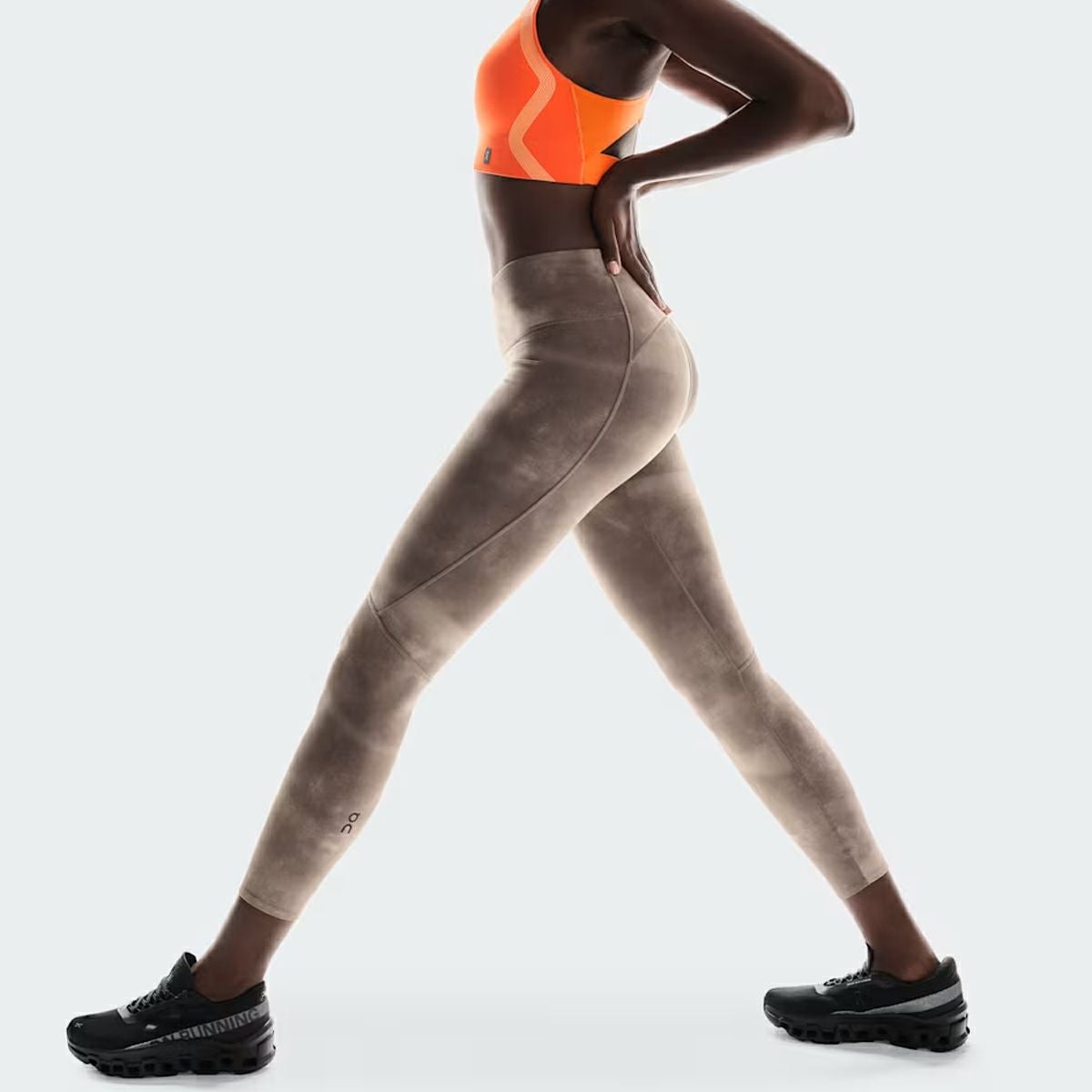オン On Performance Tight 7/8 AOP パフォーマンスタイツ 7/8 AOP