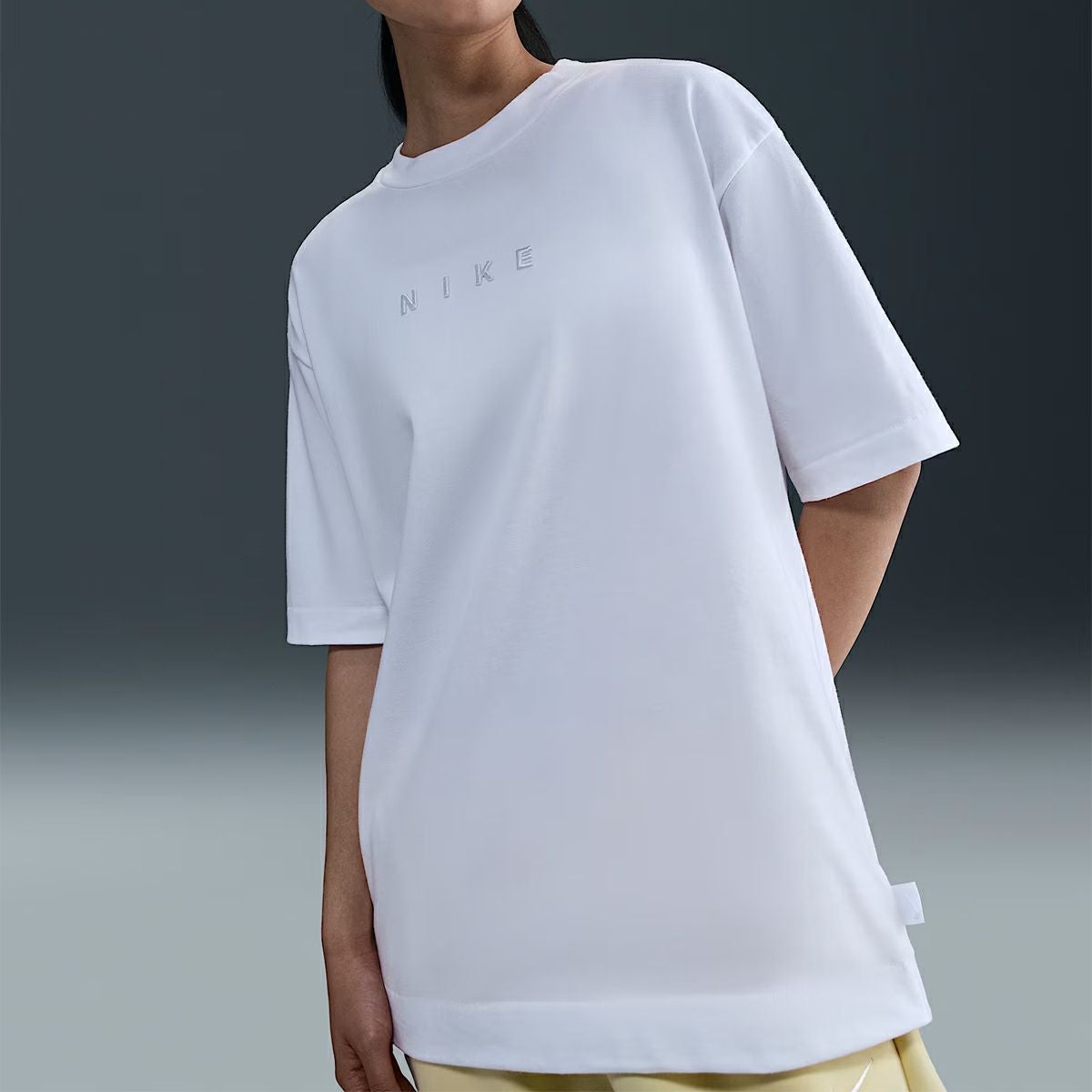 ナイキ スポーツウェア オーバーサイズド ショートスリーブ Tシャツ