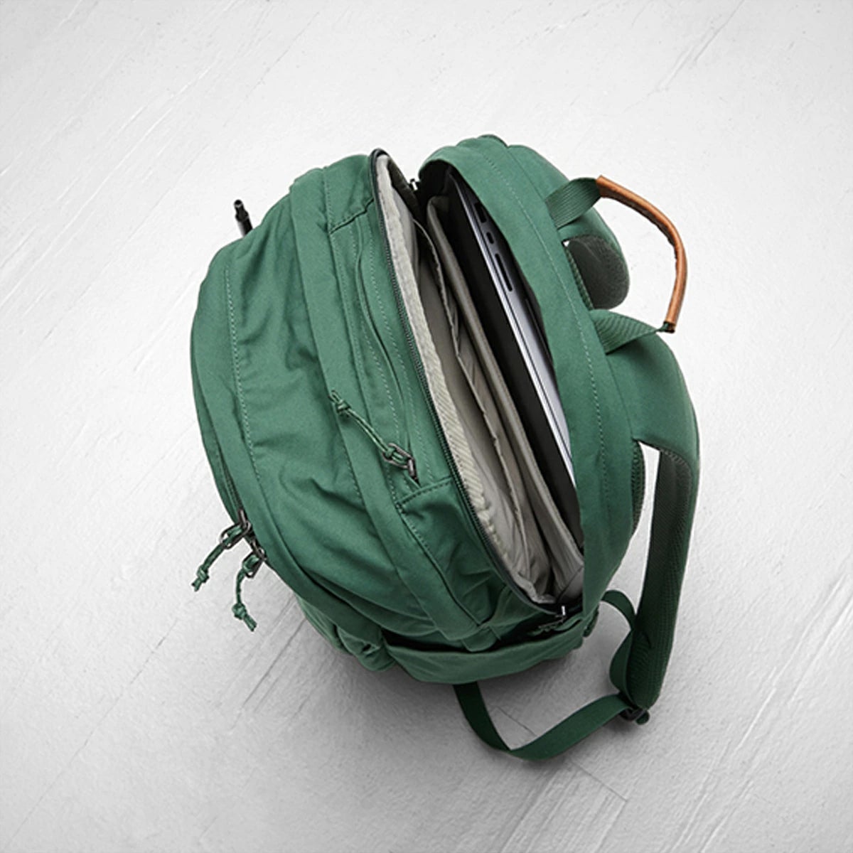 【未使用級】FJALL RAVEN フェールラーベン RAVEN28 カーキ フェールラーベン ラーベン28 28L FJALLRAVEN Raven 28 | スポーツ