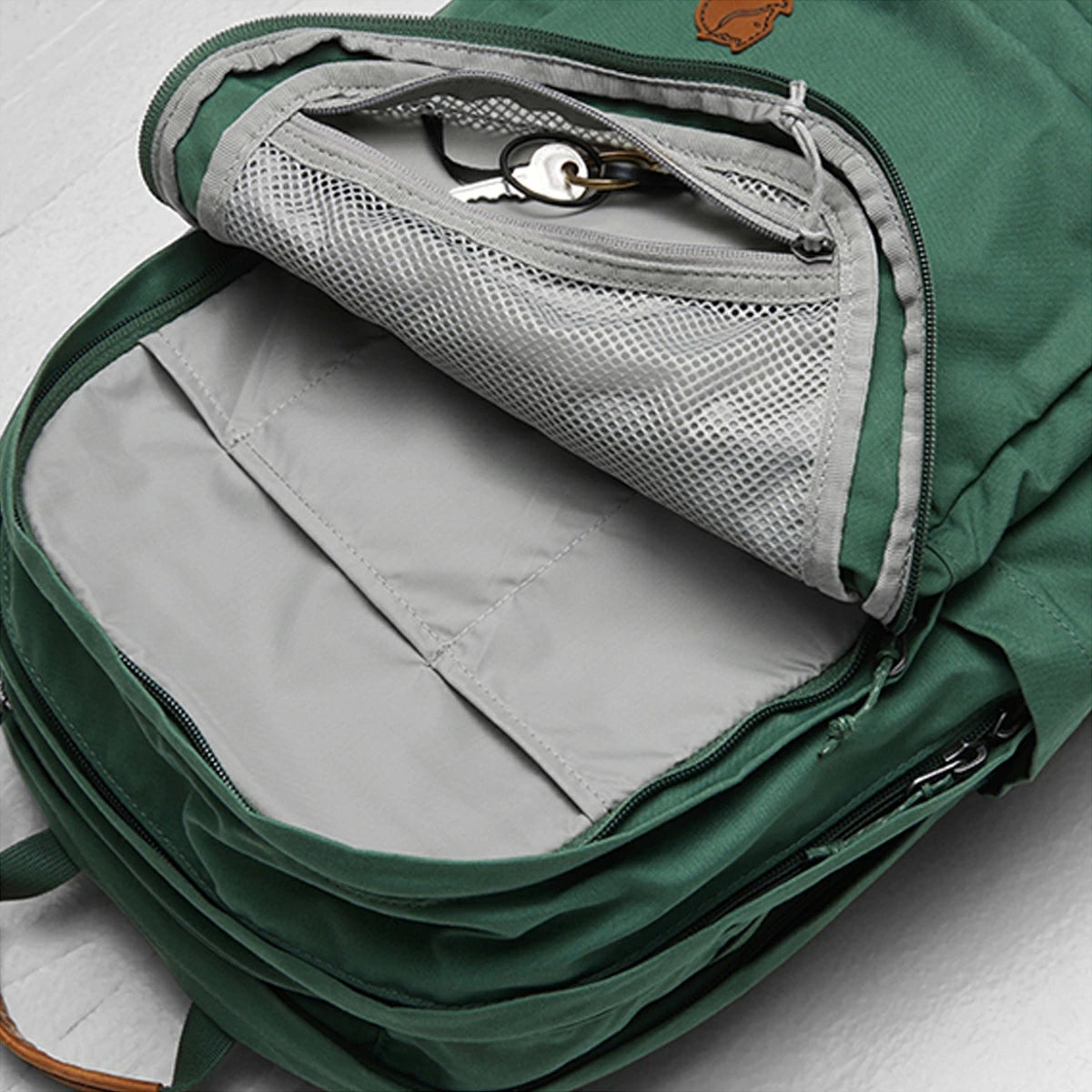 フェールラーベン ラーベン28 28L FJALLRAVEN Raven 28 | スポーツ