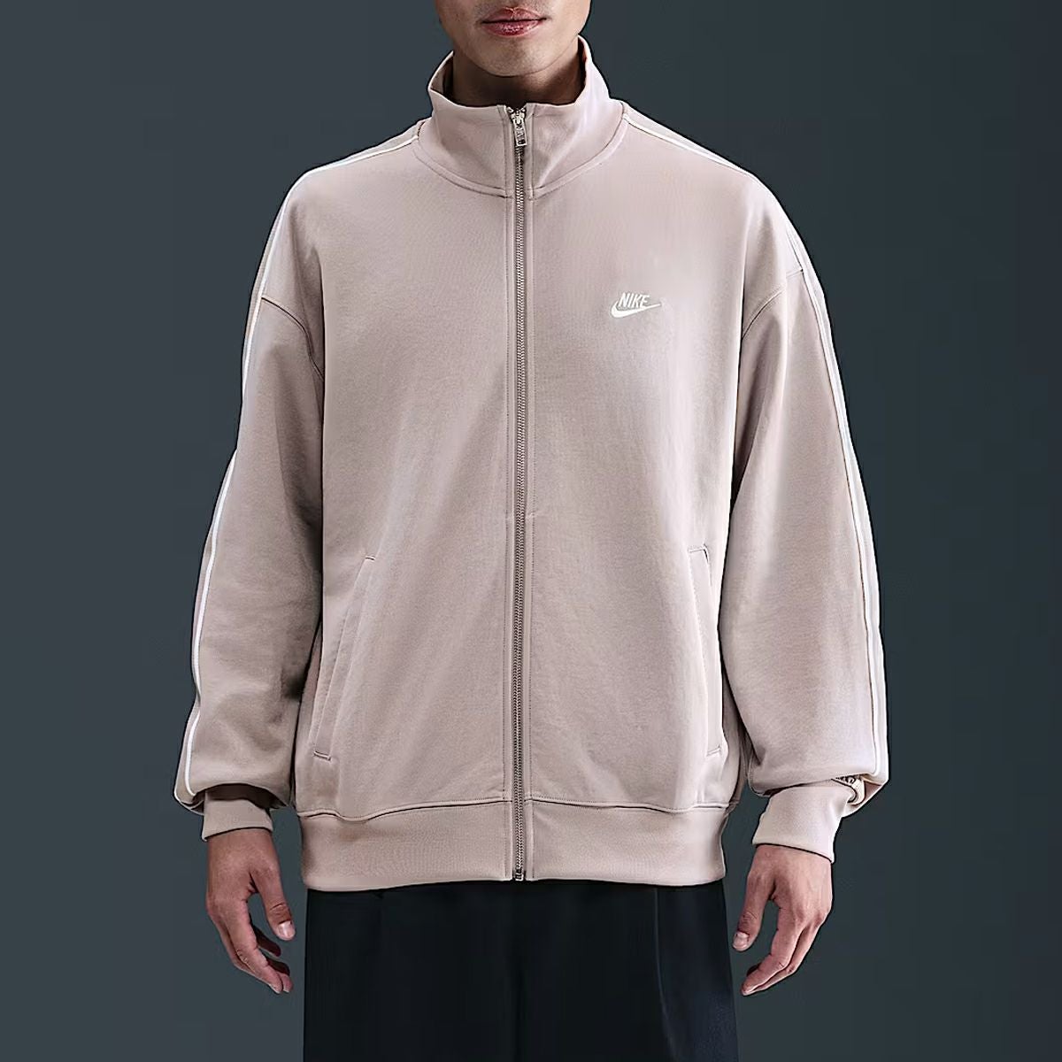 ナイキ スポーツウェア クラブ オーバーサイズド ニット トラック