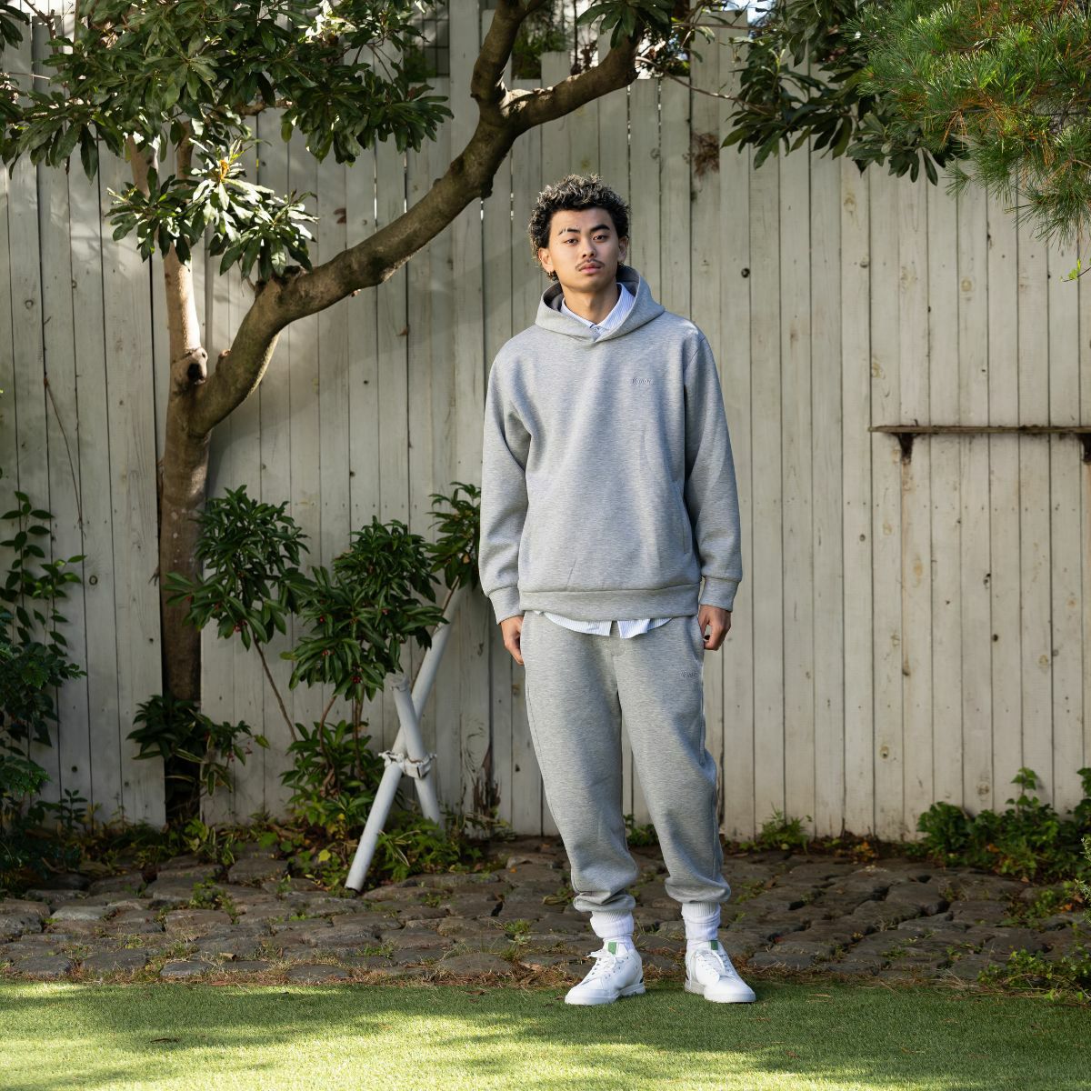 最終値下げ ØMI INFINITYMOONHoodieスウェットグレーLサイズ インフィット コンフォートスウェットテーパードパンツ メンズ INFIT
