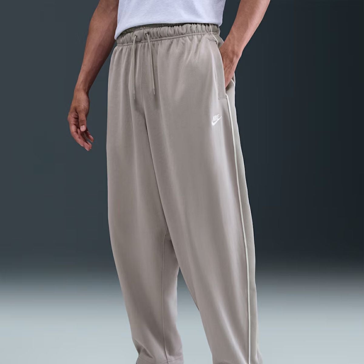 ナイキ スポーツウェア クラブ オーバーサイズド ニット トラック