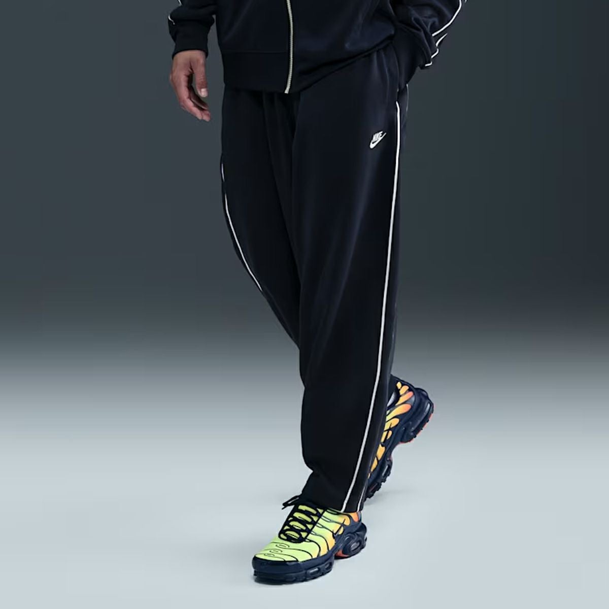 メンズ オーバーサイズド ウーブン トラックパンツ L（HQ6115-077） NIKE（ナイキ） クラブ オーバーサイズド ウーブン トラックパンツ