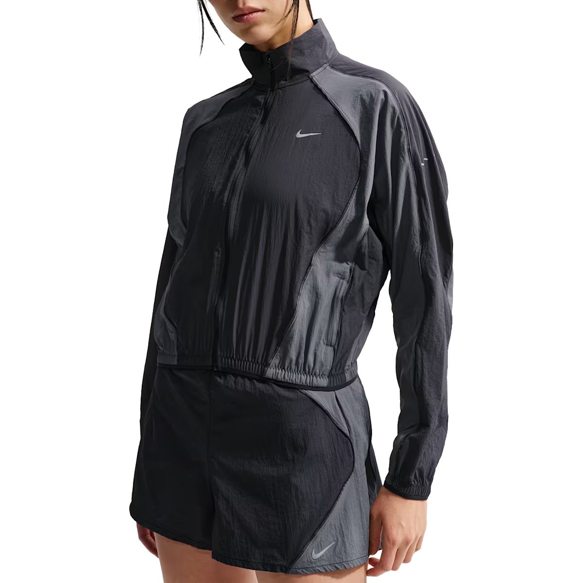 ナイキ　NIKE ランニングジャケット・ジャージ　パッカブル　新品　レディースM NIKE（ナイキ） レディス 陸上/ランニング ウインドブレーカー